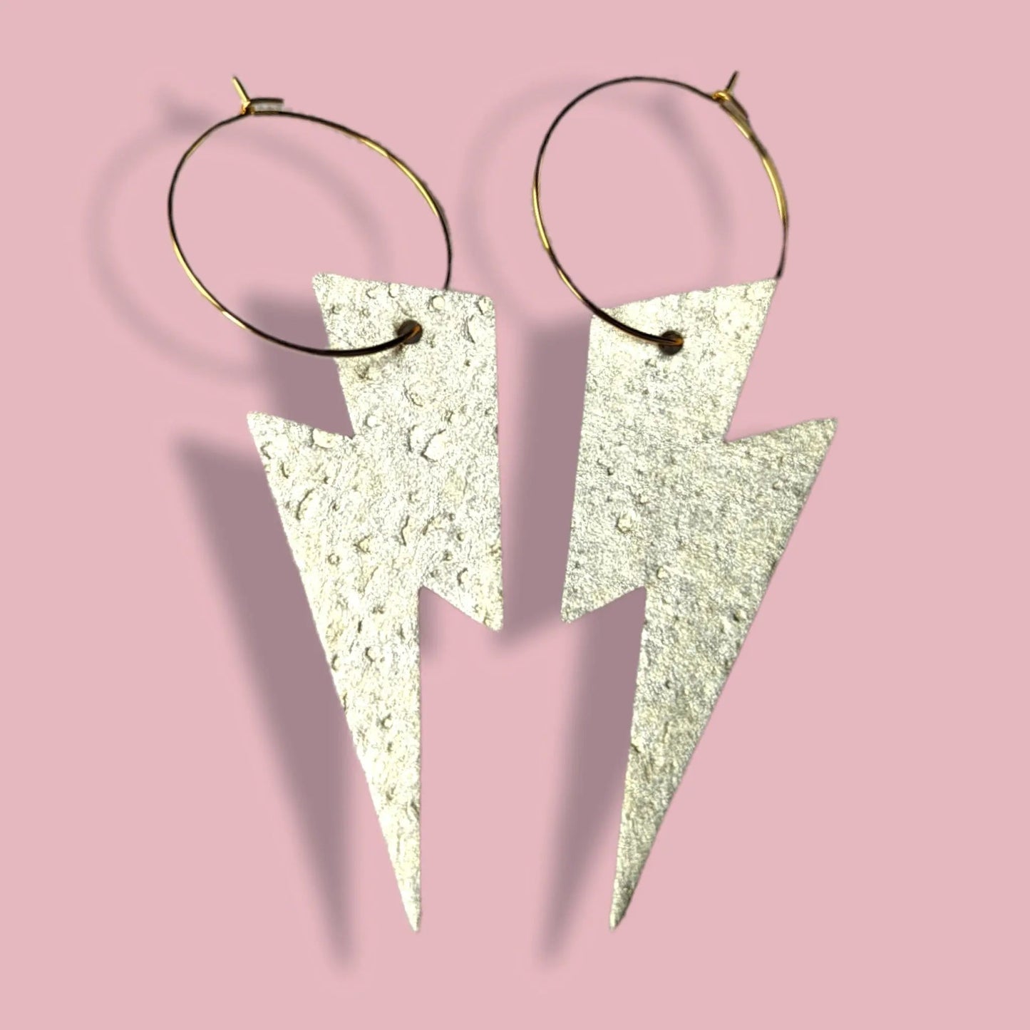 Metallic gold cork lightning bolt hoop earrings - Trend Tonic