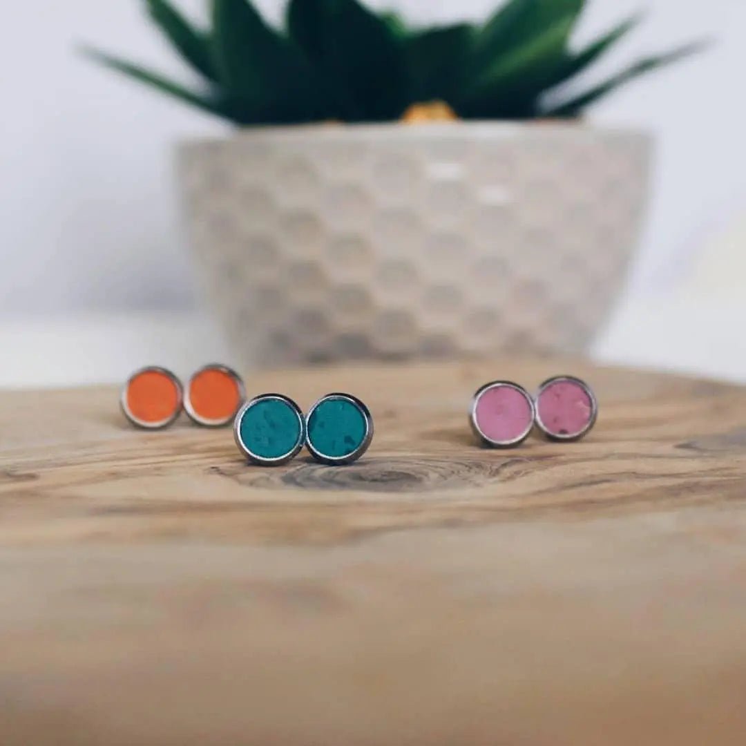 Mini cork stud earrings - Trend Tonic