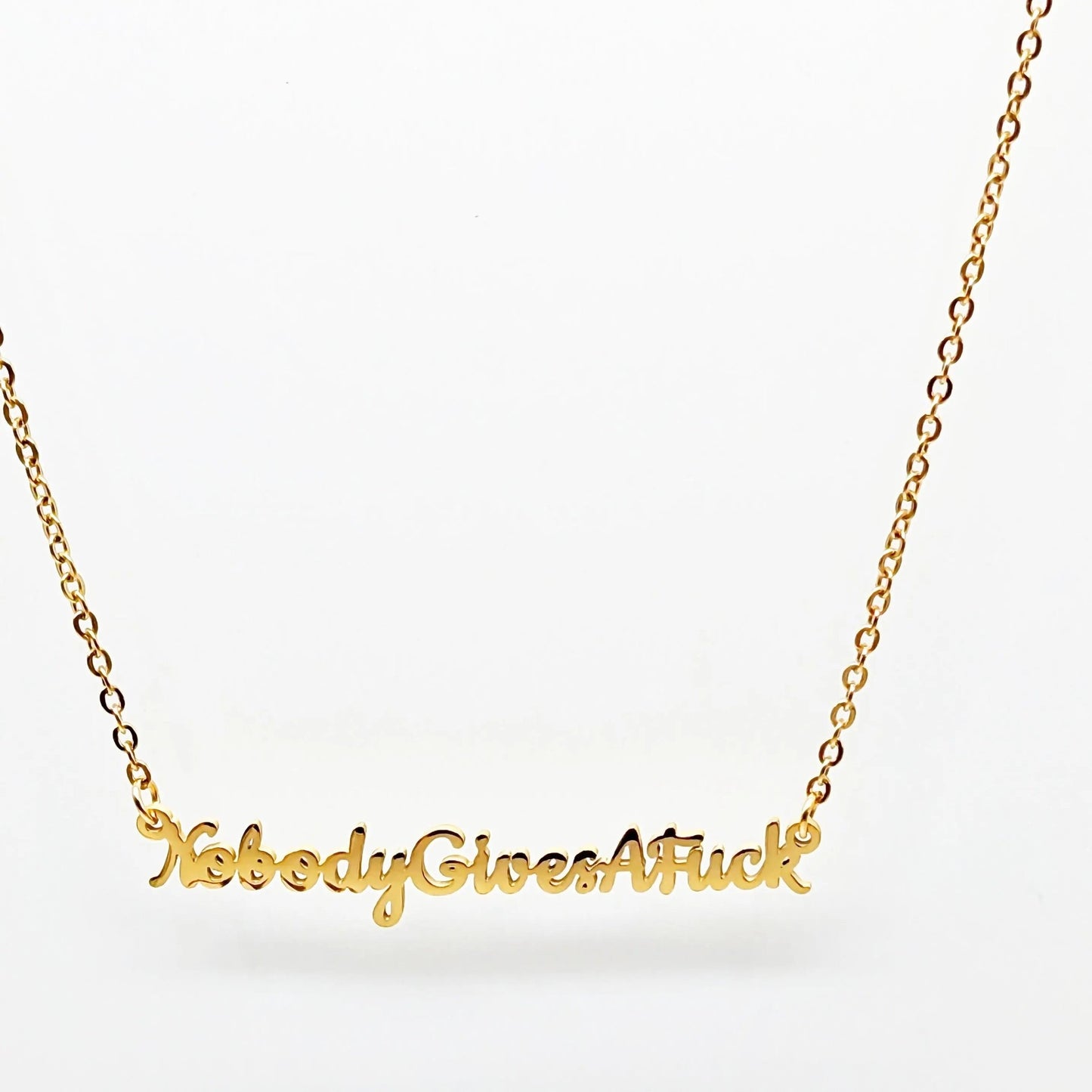 Nobody gives a fuck necklace - Trend Tonic