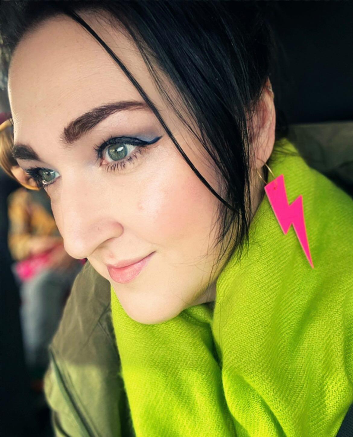 Pink neon cork lightning earrings - Trend Tonic